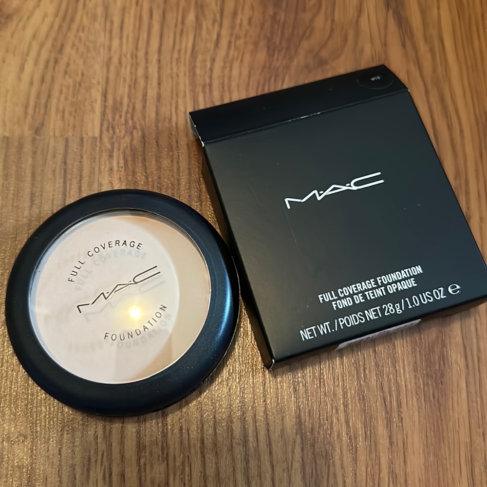 MAC Cosmetics FULL COVERAGE foundation from MAC Pro W10- RARE AND DISCO…